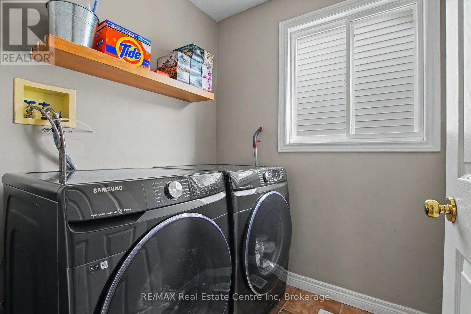 Second floor laundry room - 115 Mcfarlane Drive, Cambridge, ON - Indoor Photo Showing Laundry Room