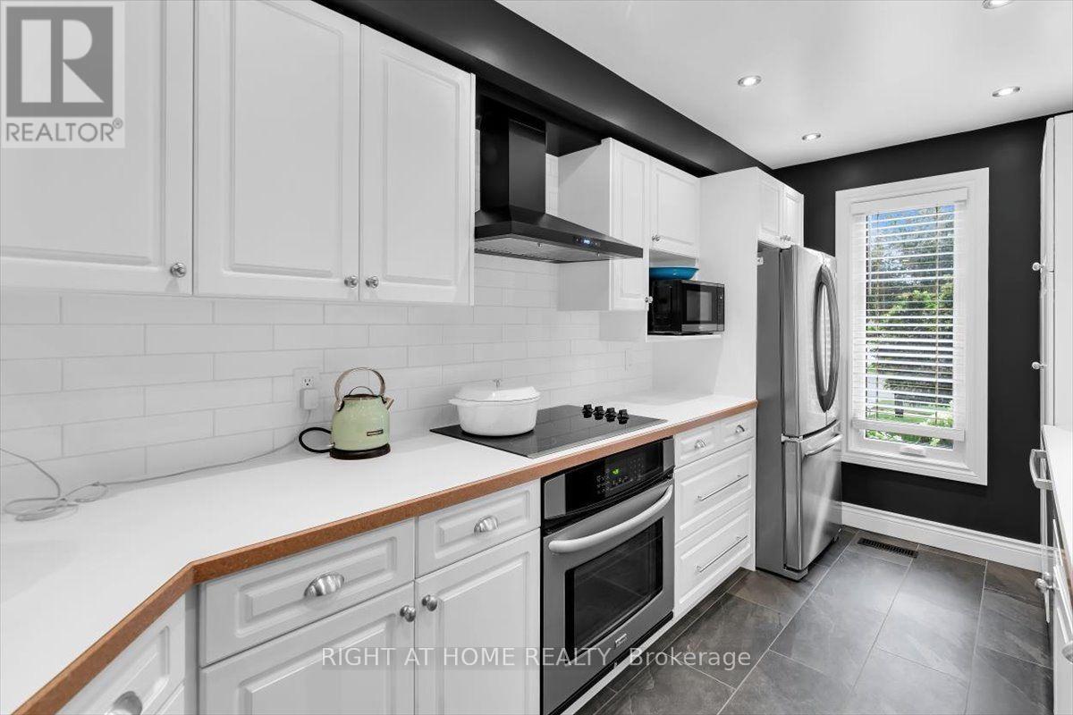18 Bashford Road, Ajax, ON - Indoor Photo Showing Kitchen