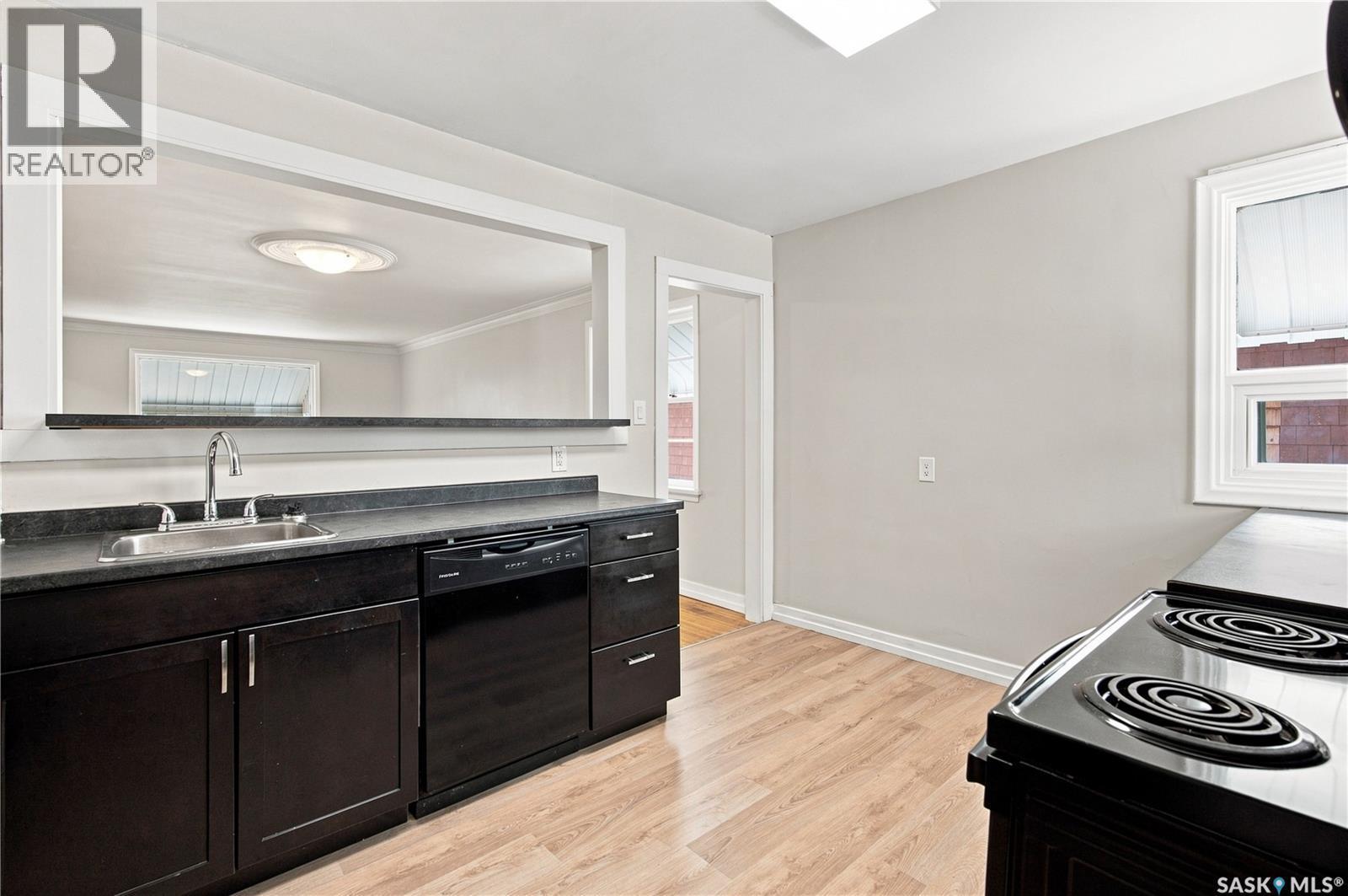 1336 Princess Street, Regina, SK - Indoor Photo Showing Kitchen