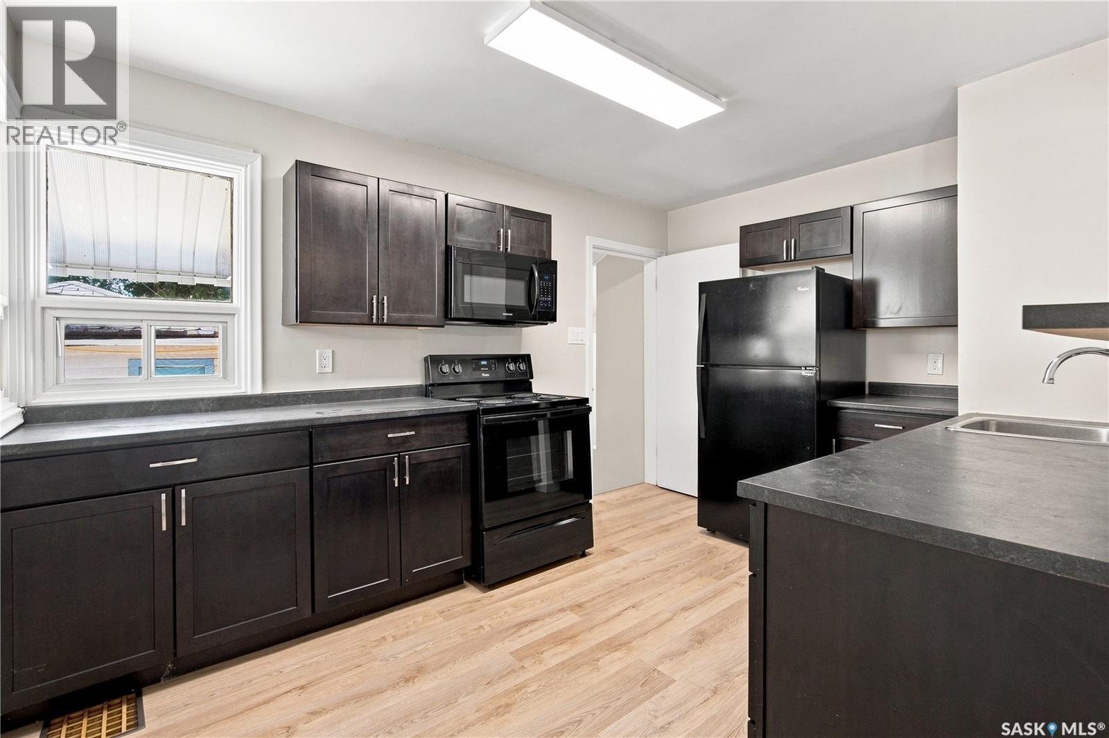 1336 Princess Street, Regina, SK - Indoor Photo Showing Kitchen