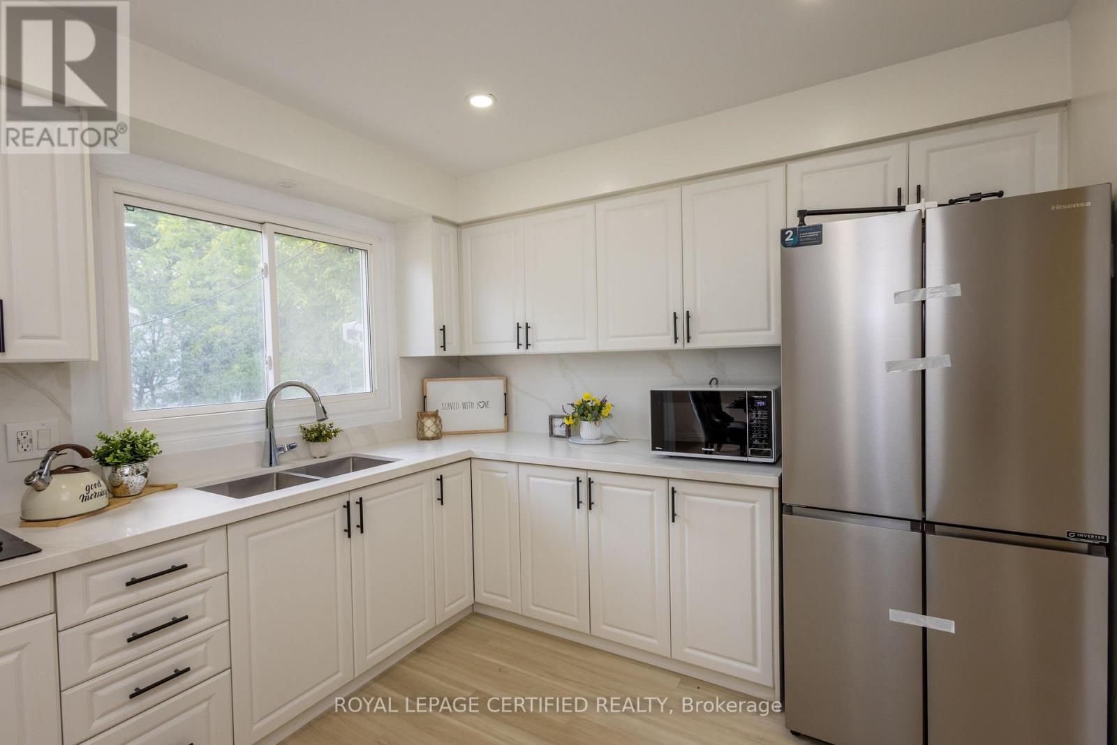 111 Limeridge Road W, Hamilton, ON - Indoor Photo Showing Kitchen With Stainless Steel Kitchen With Double Sink With Upgraded Kitchen