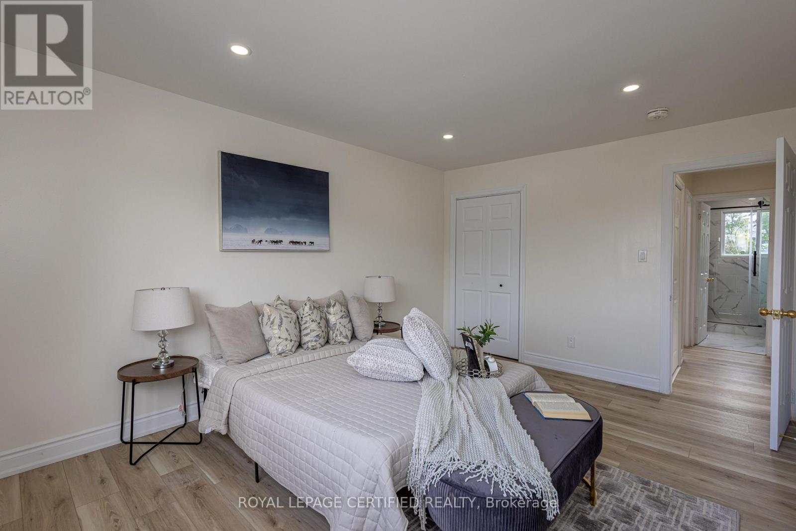 111 Limeridge Road W, Hamilton, ON - Indoor Photo Showing Bedroom
