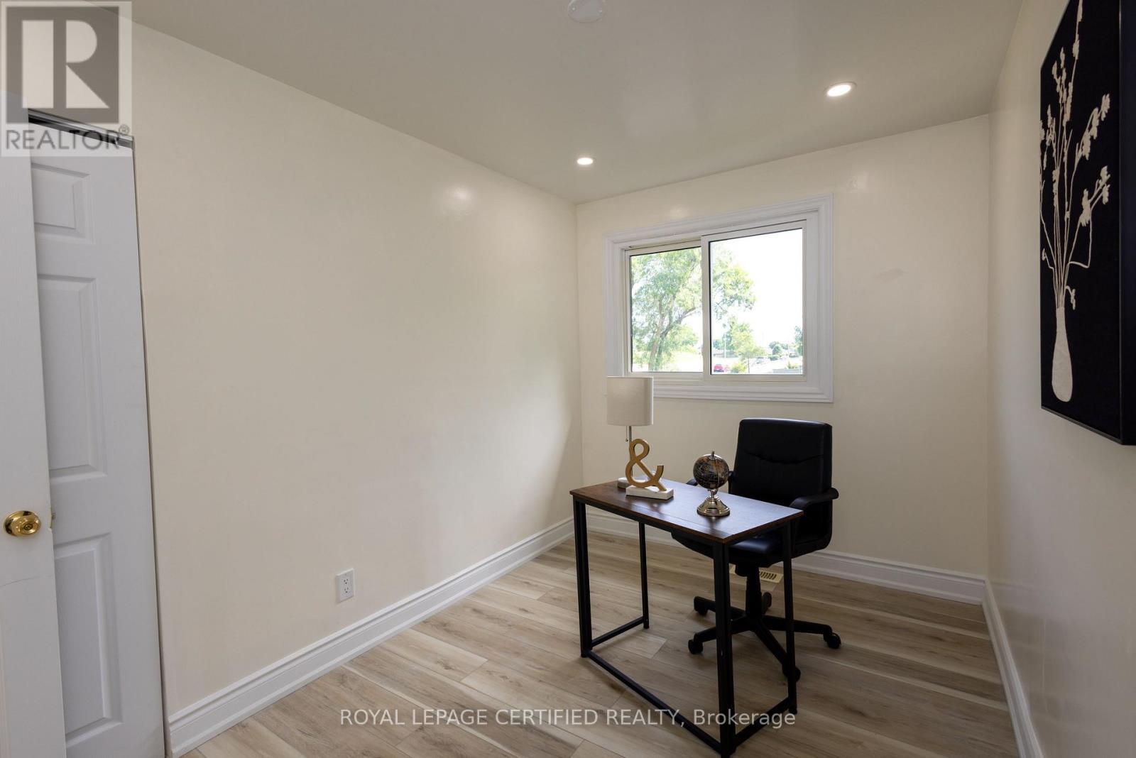 111 Limeridge Road W, Hamilton, ON - Indoor Photo Showing Office
