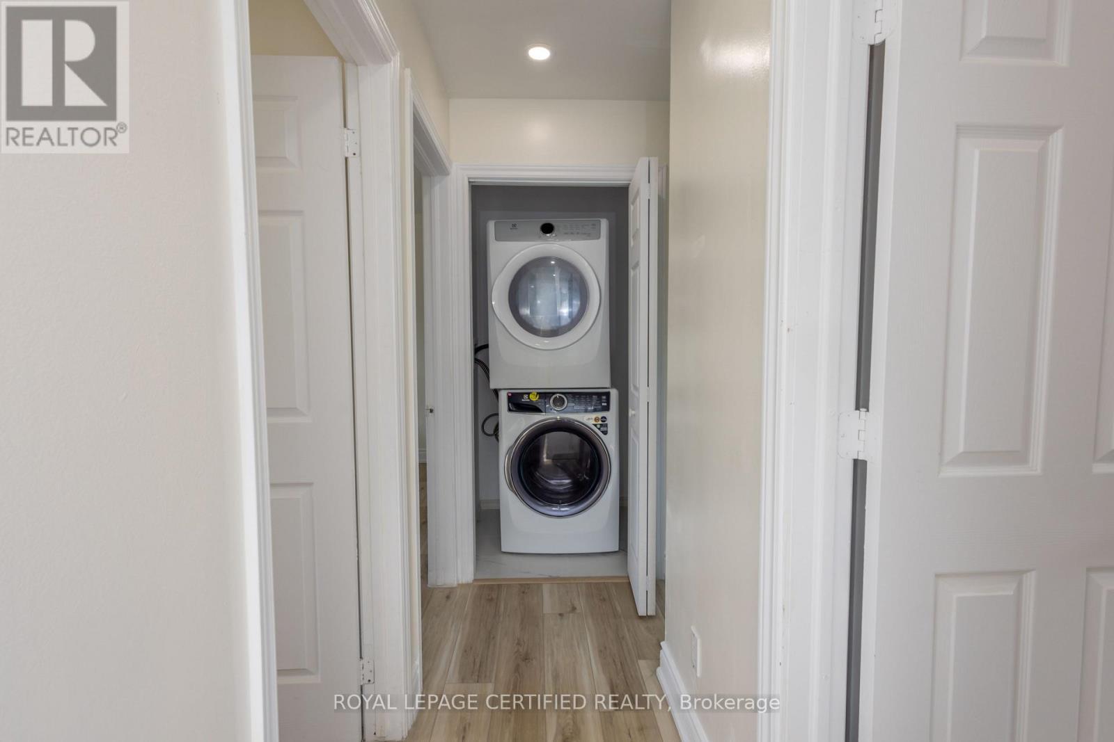 111 Limeridge Road W, Hamilton, ON - Indoor Photo Showing Laundry Room