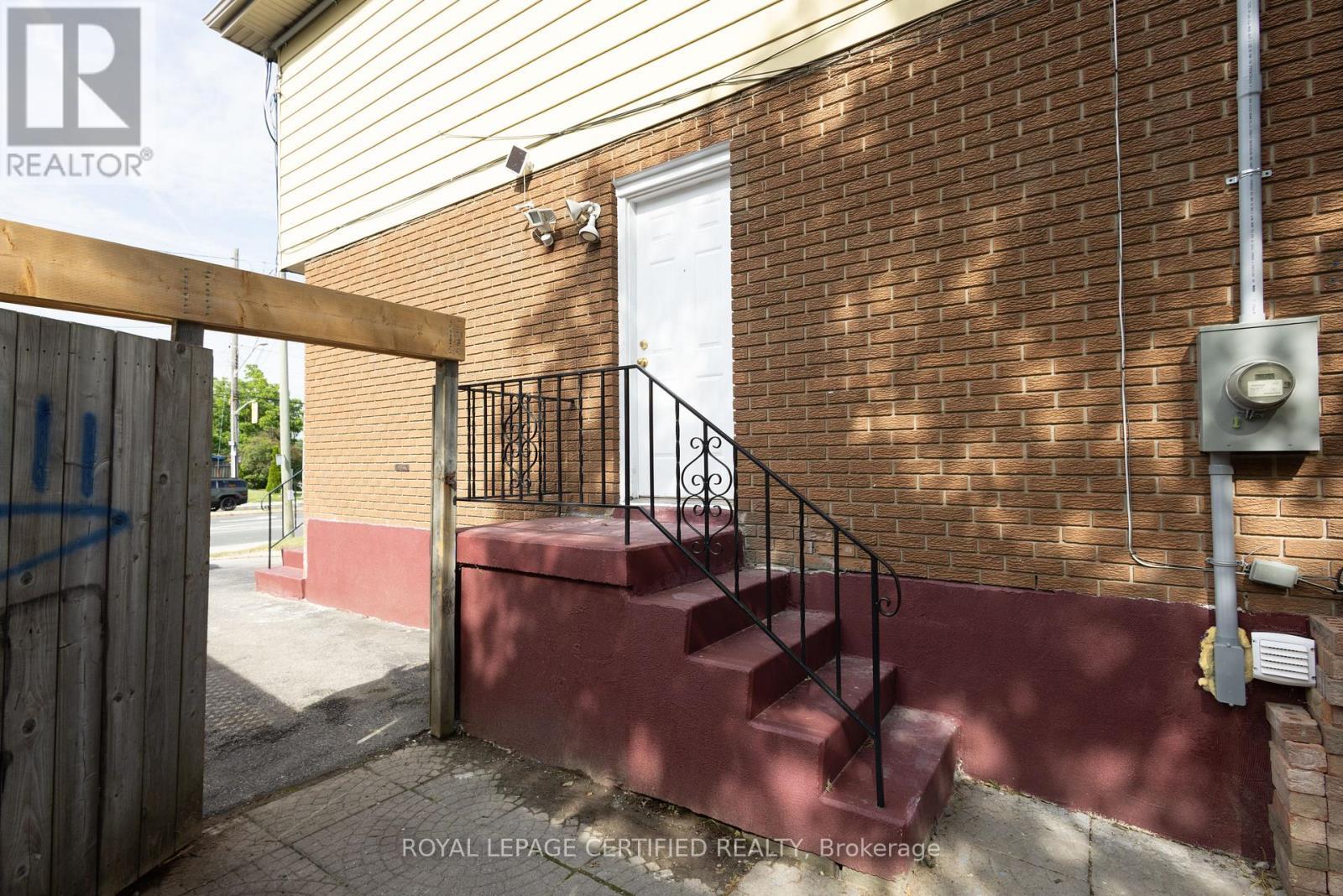 111 Limeridge Road W, Hamilton, ON - Outdoor With Exterior