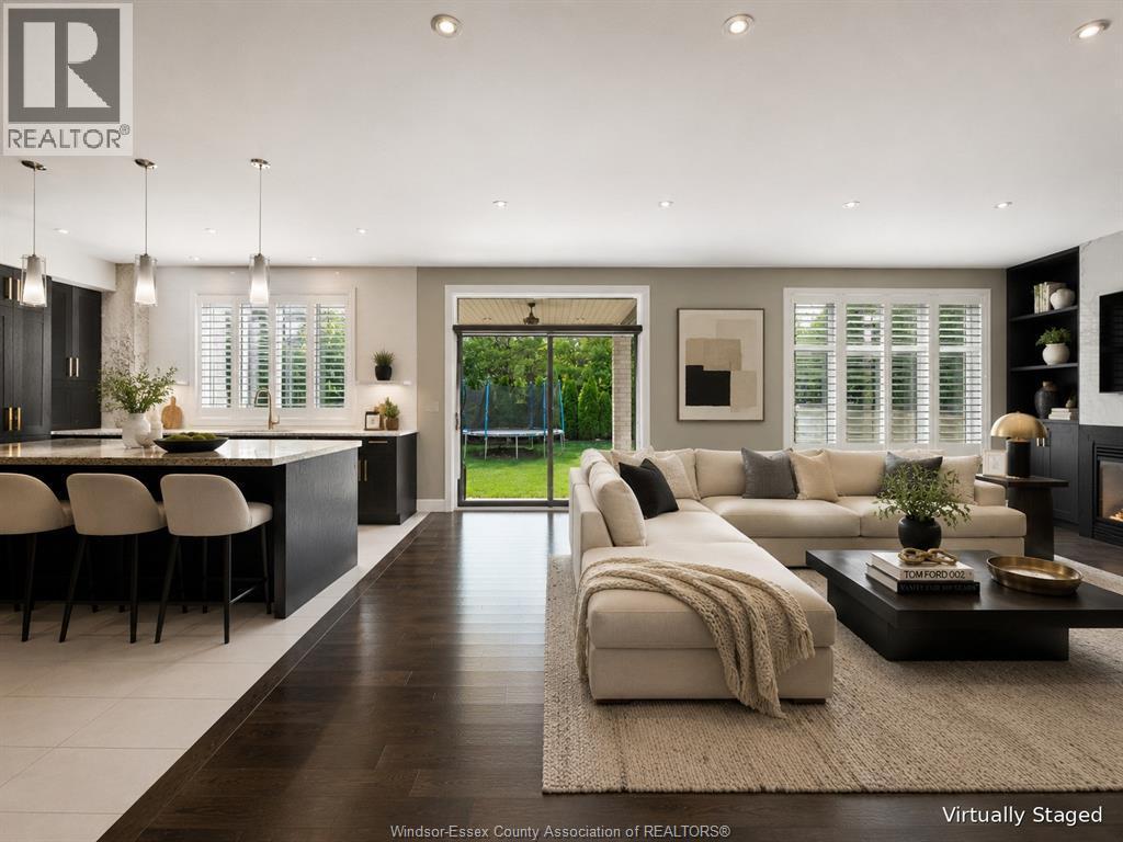 6181 Silver Maple, Lasalle, ON - Indoor Photo Showing Living Room