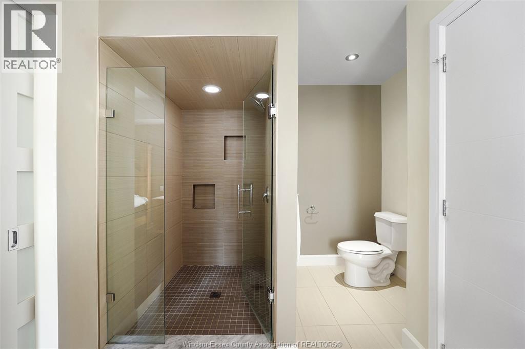 6181 Silver Maple, Lasalle, ON - Indoor Photo Showing Bathroom