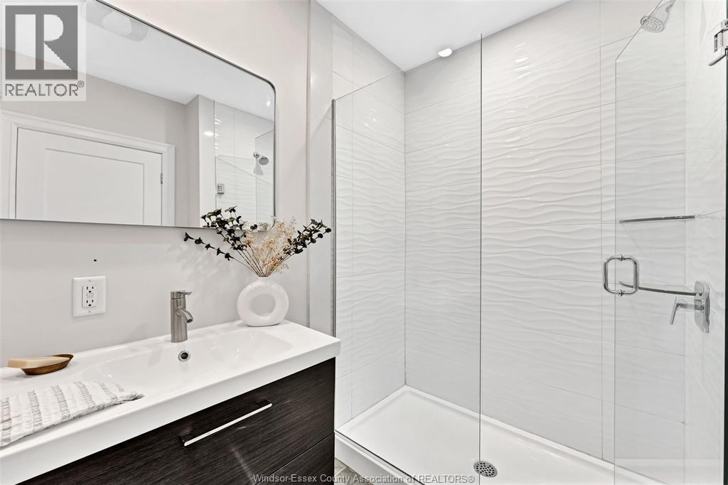 1362 Elsmere, Windsor, ON - Indoor Photo Showing Bathroom
