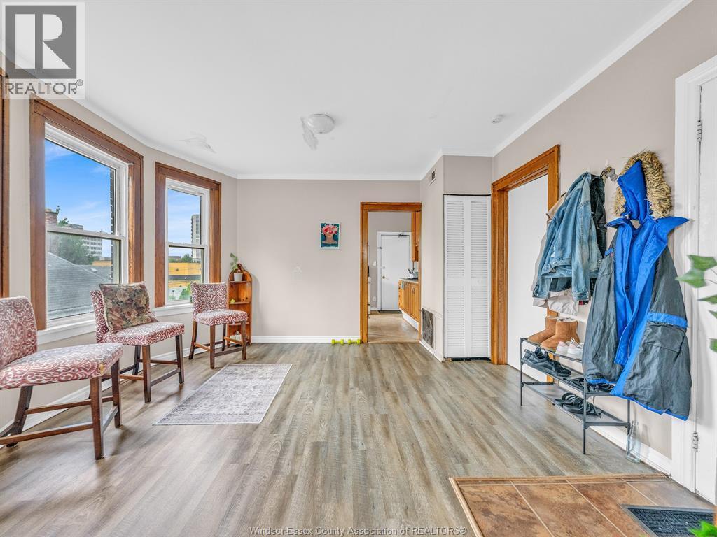 751 Windsor Avenue, Windsor, ON - Indoor Photo Showing Living Room
