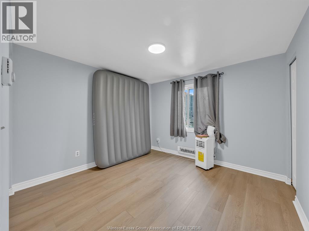 751 Windsor Avenue, Windsor, ON - Indoor Photo Showing Other Room