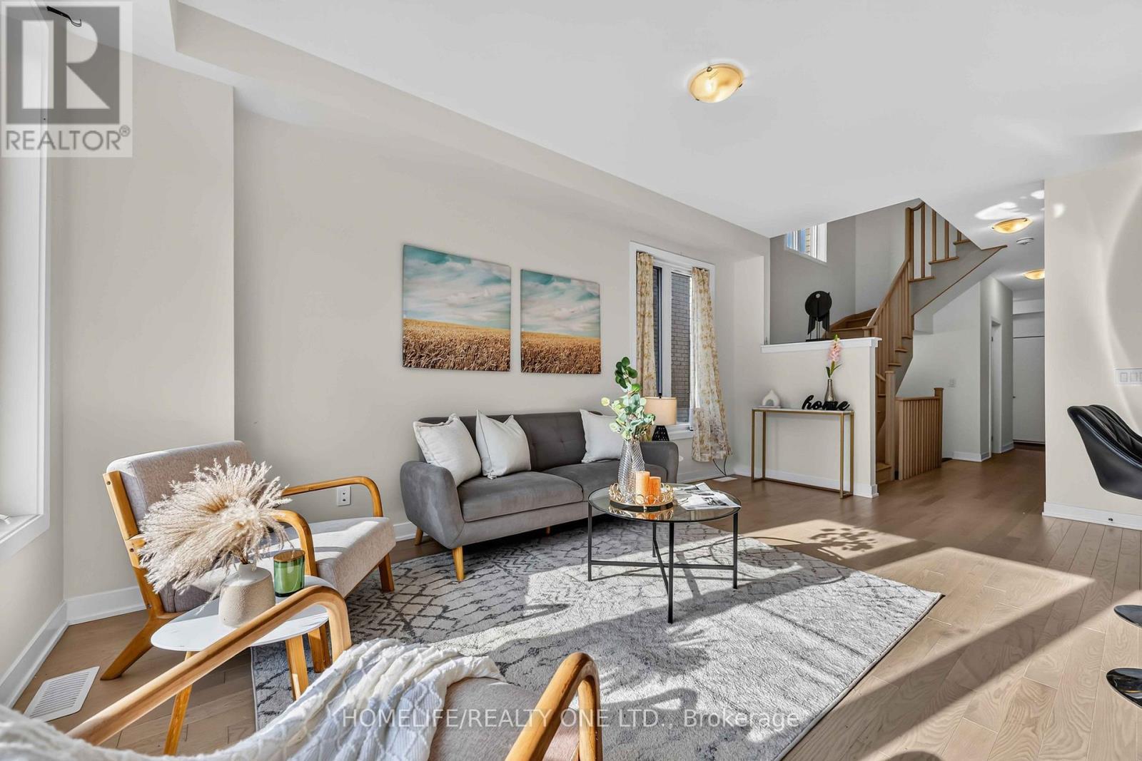 10 Harvey Bunker Crescent, Markham, ON - Indoor Photo Showing Living Room