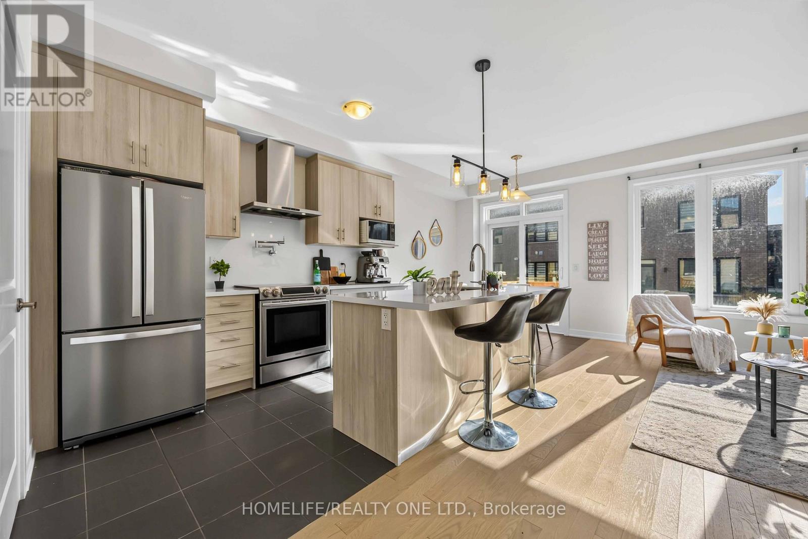 10 Harvey Bunker Crescent, Markham, ON - Indoor Photo Showing Kitchen With Upgraded Kitchen
