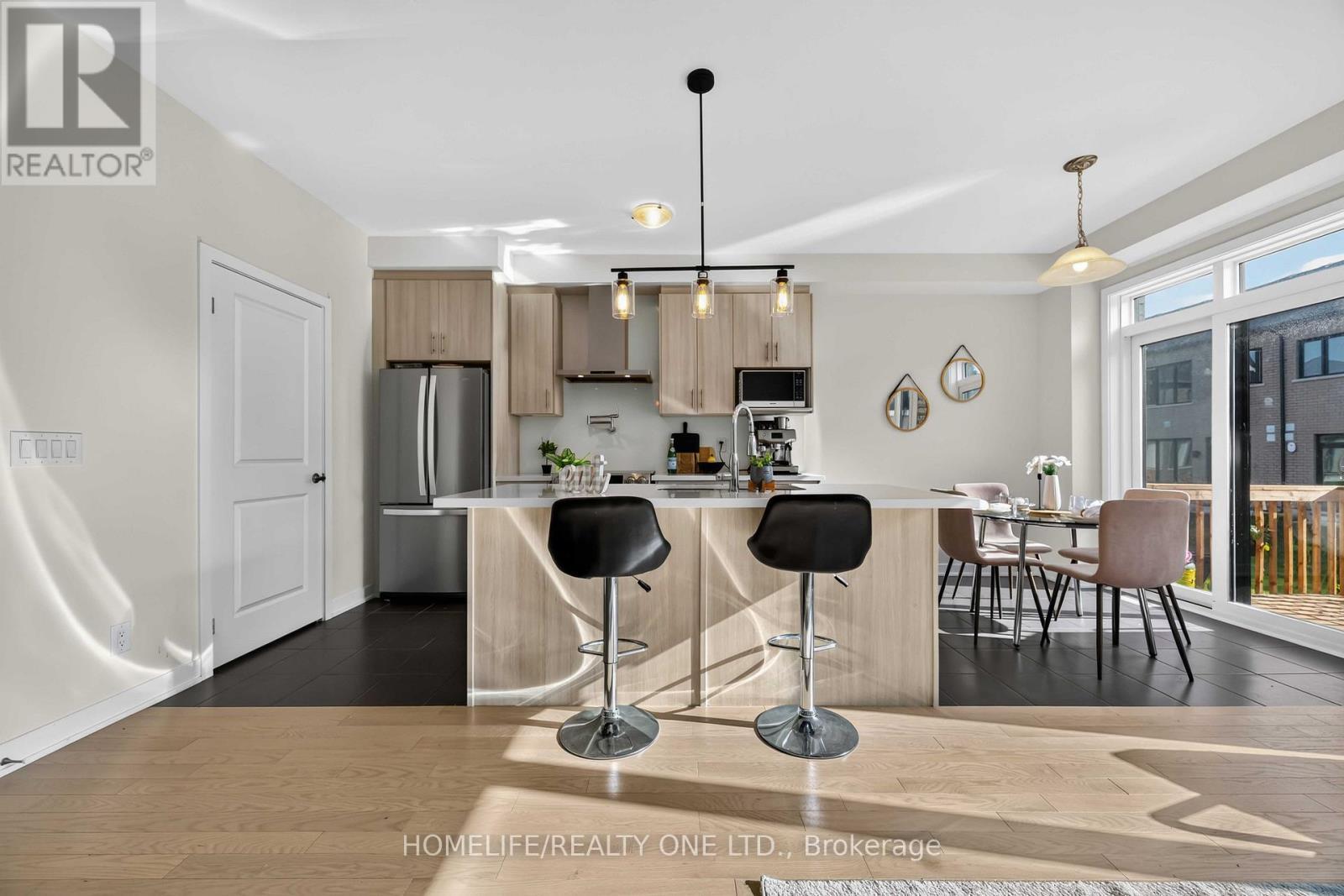 10 Harvey Bunker Crescent, Markham, ON - Indoor Photo Showing Kitchen