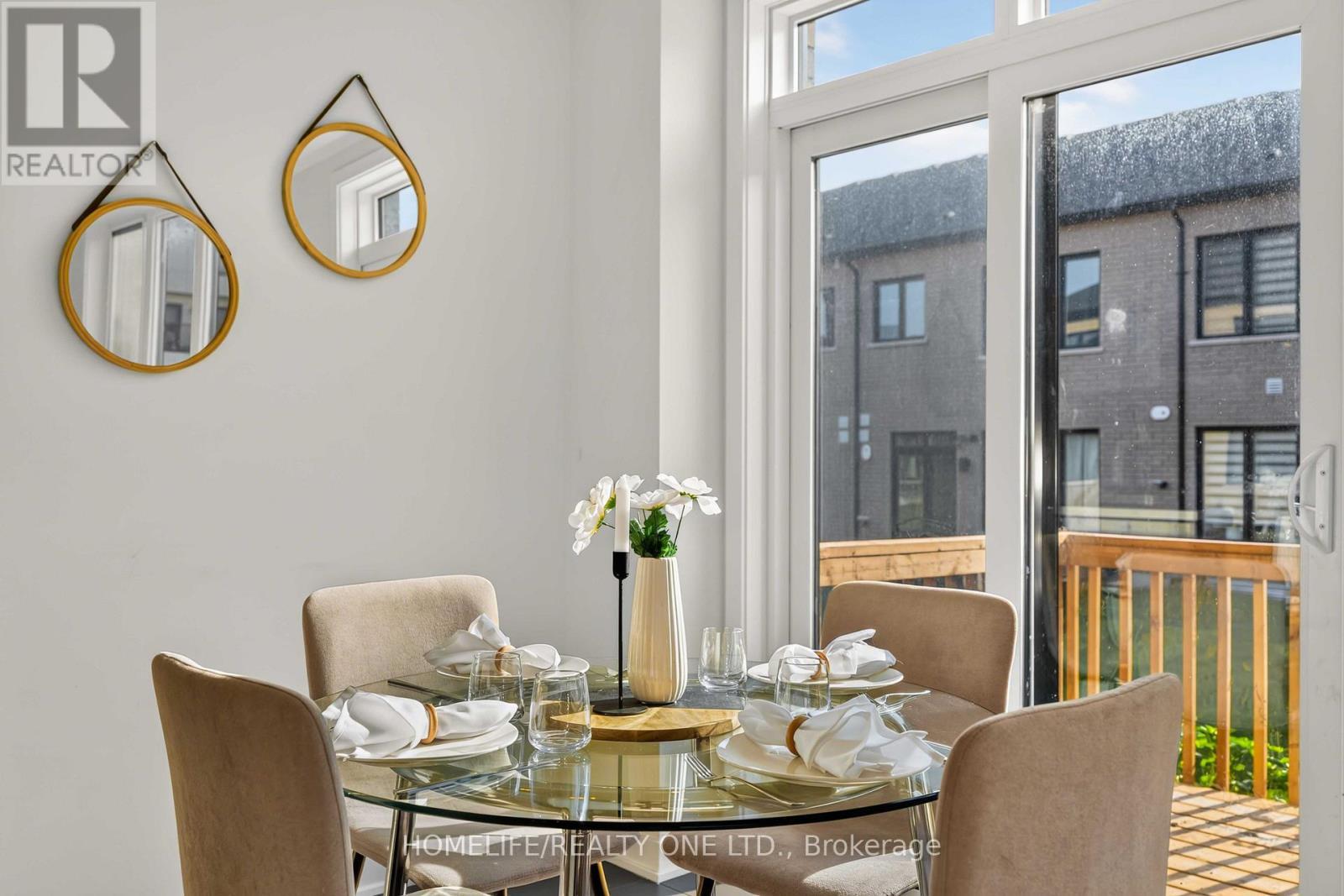 10 Harvey Bunker Crescent, Markham, ON - Indoor Photo Showing Dining Room