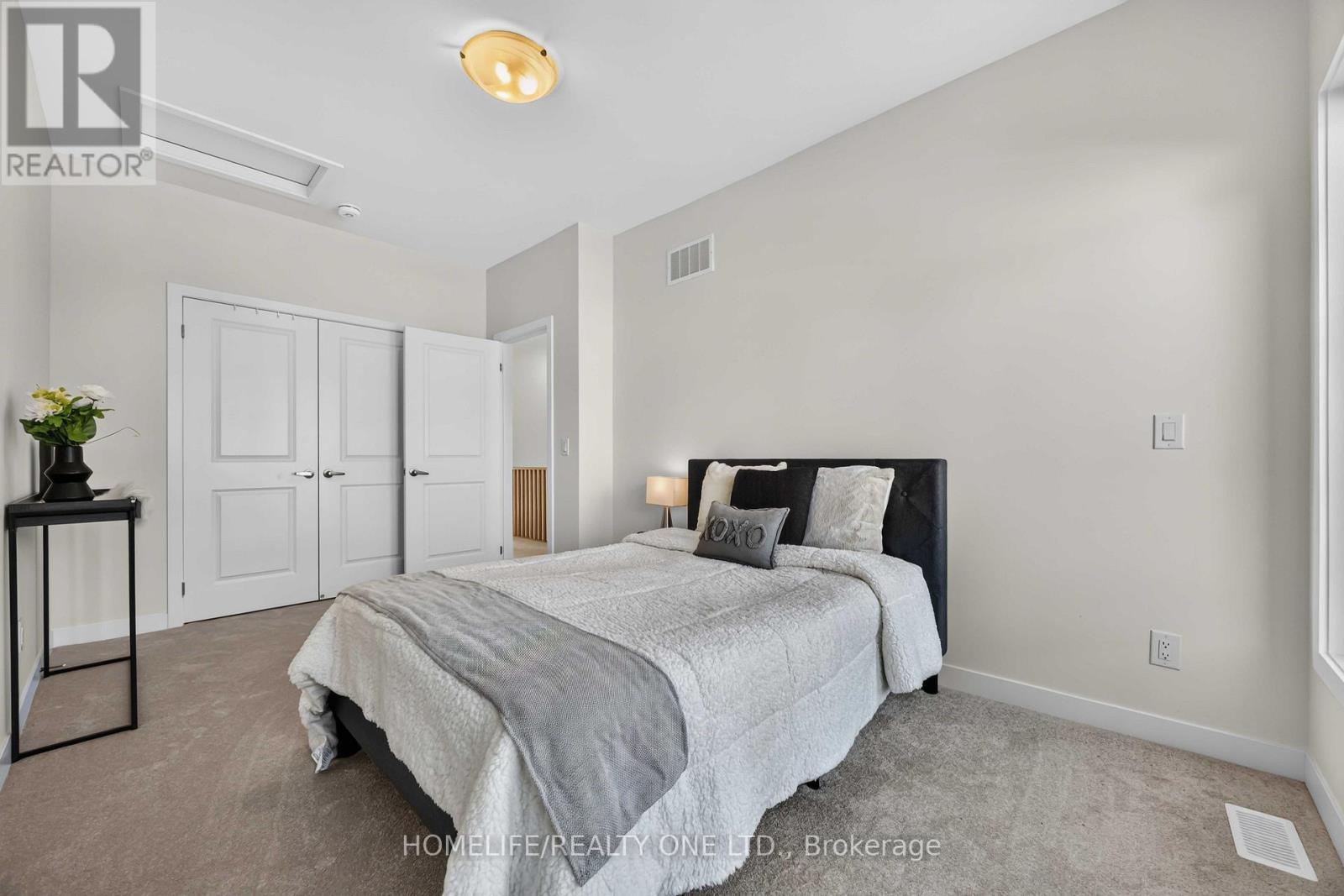 10 Harvey Bunker Crescent, Markham, ON - Indoor Photo Showing Bedroom