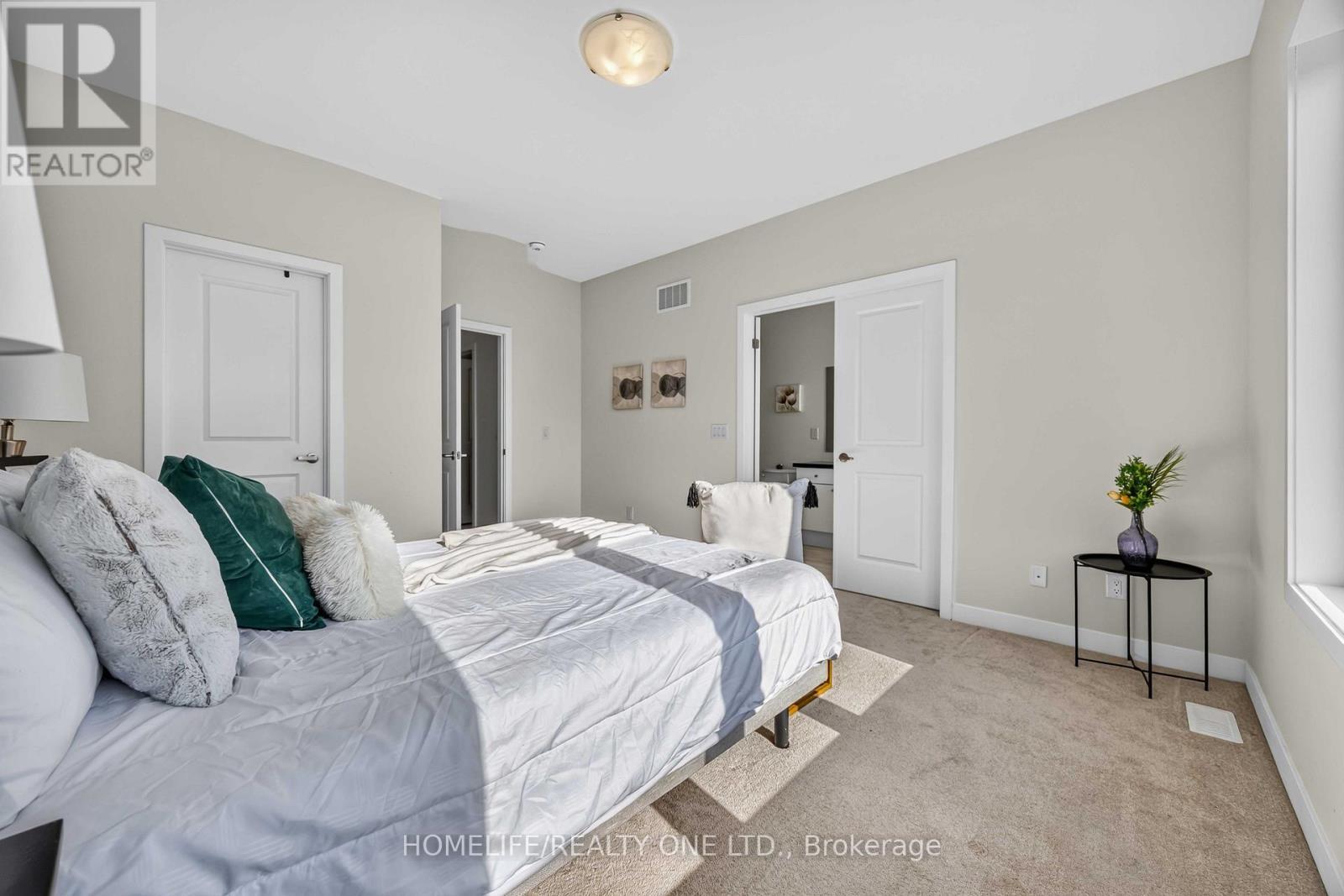 10 Harvey Bunker Crescent, Markham, ON - Indoor Photo Showing Bedroom