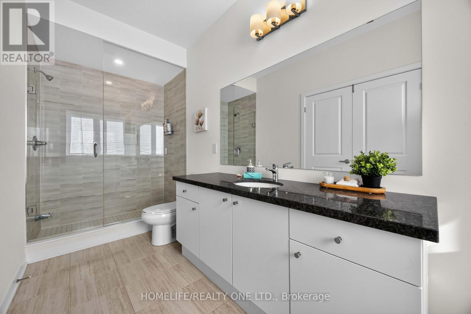 10 Harvey Bunker Crescent, Markham, ON - Indoor Photo Showing Bathroom