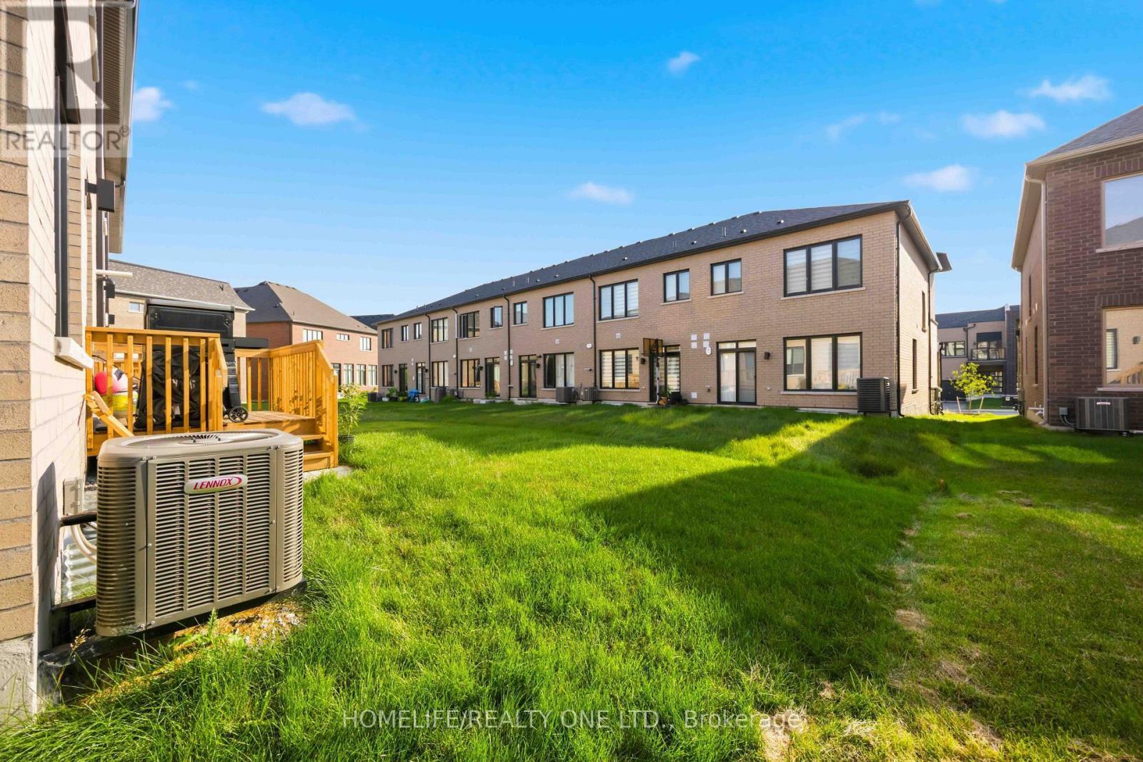 10 Harvey Bunker Crescent, Markham, ON - Outdoor