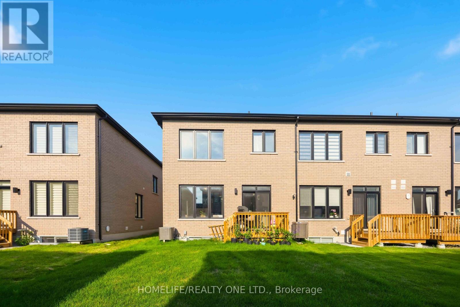 10 Harvey Bunker Crescent, Markham, ON - Outdoor With Exterior