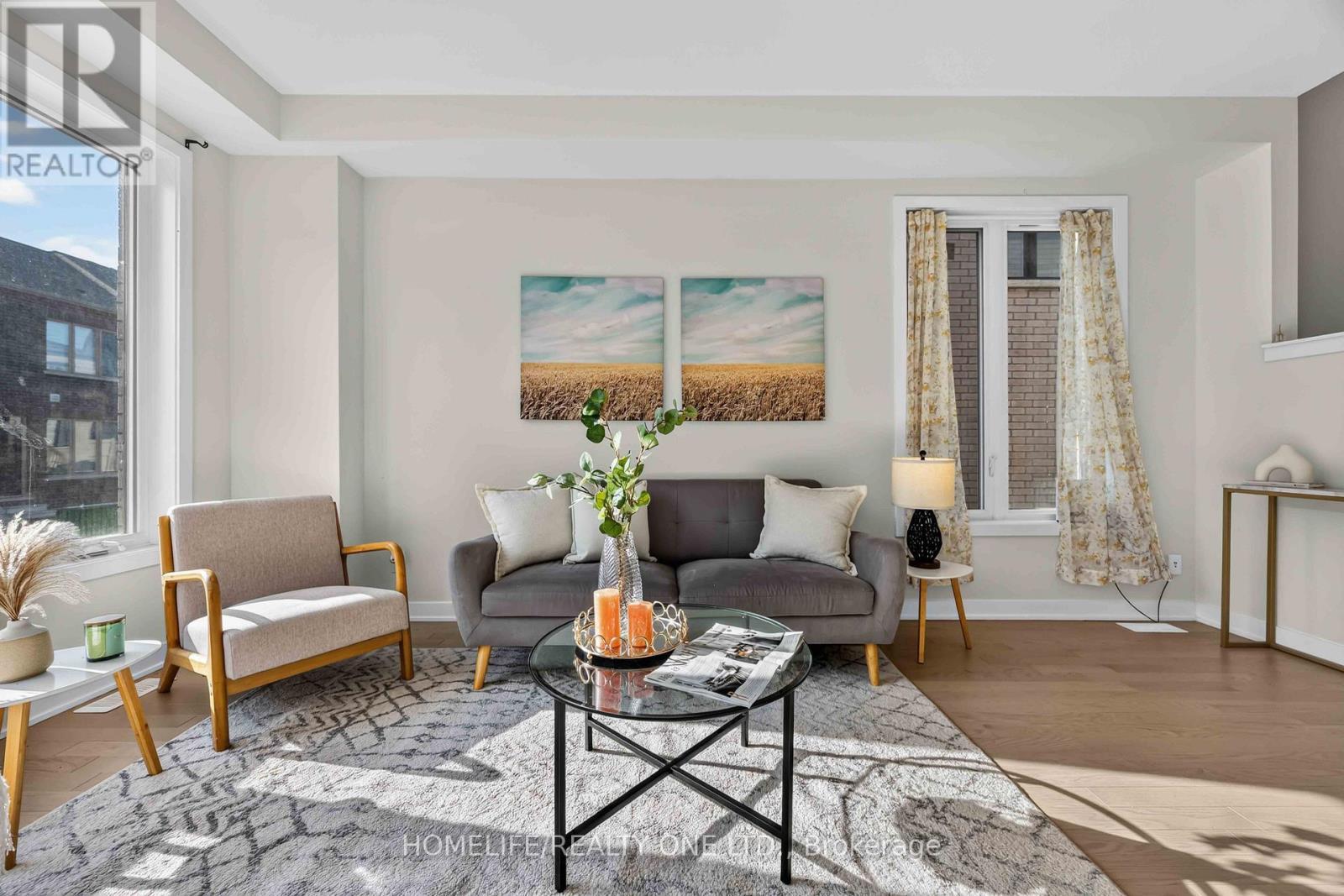 10 Harvey Bunker Crescent, Markham, ON - Indoor Photo Showing Living Room
