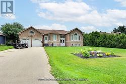11 CLUB COURT Wasaga Beach, ON L9Z 1J8