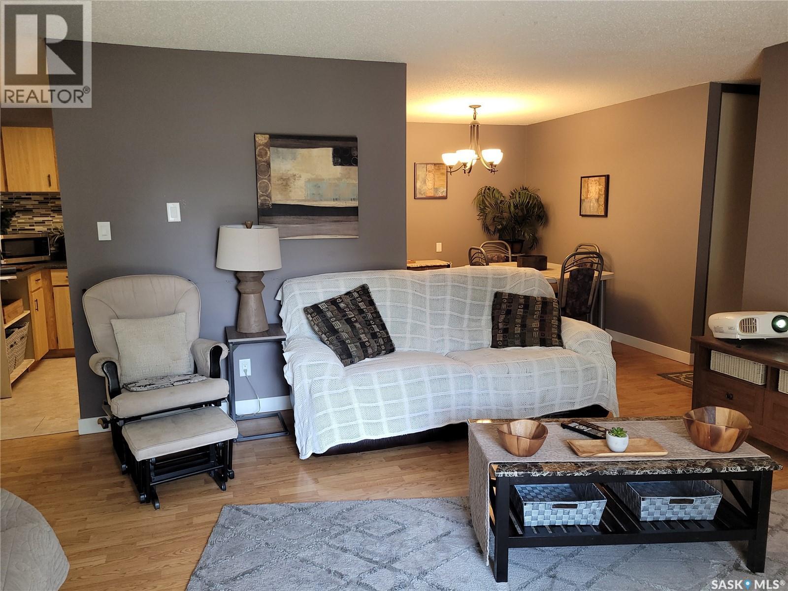 320 510 Prairie Avenue, Saskatoon, SK - Indoor Photo Showing Living Room