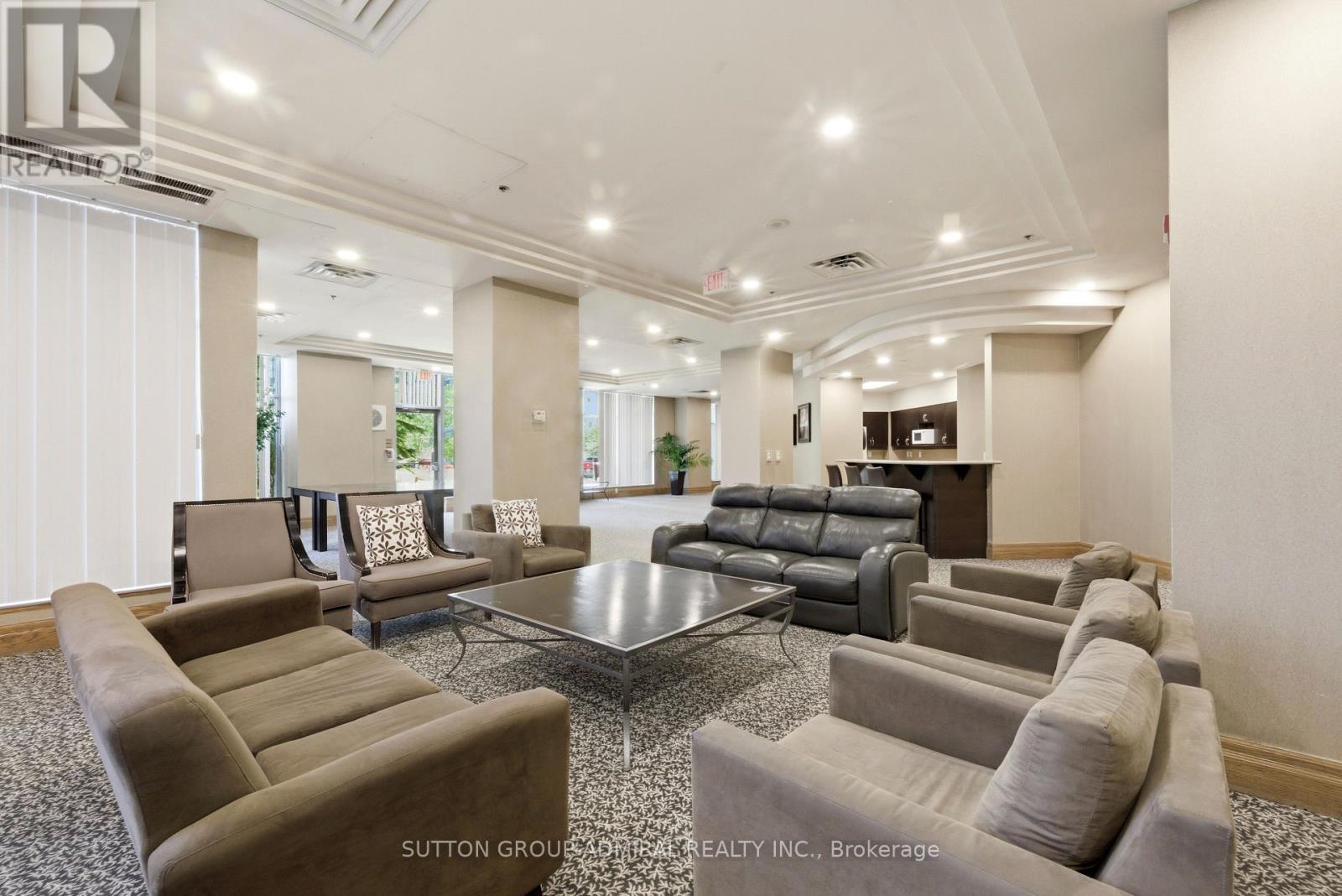 1403 - 5500 Yonge Street, Toronto, ON - Indoor Photo Showing Living Room