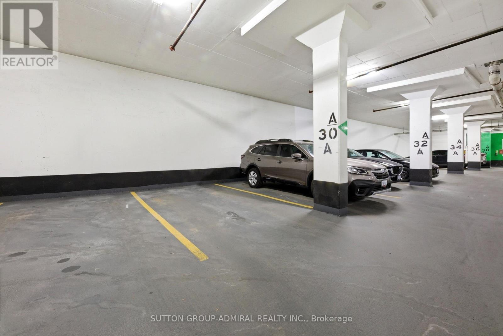 1403 - 5500 Yonge Street, Toronto, ON - Indoor Photo Showing Garage
