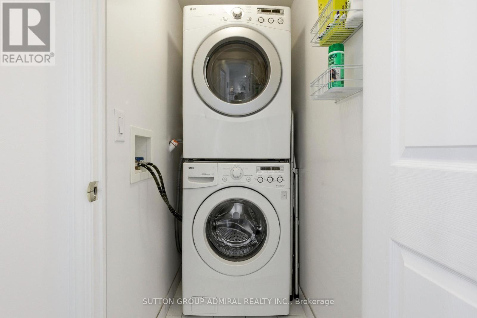 1403 - 5500 Yonge Street, Toronto, ON - Indoor Photo Showing Laundry Room