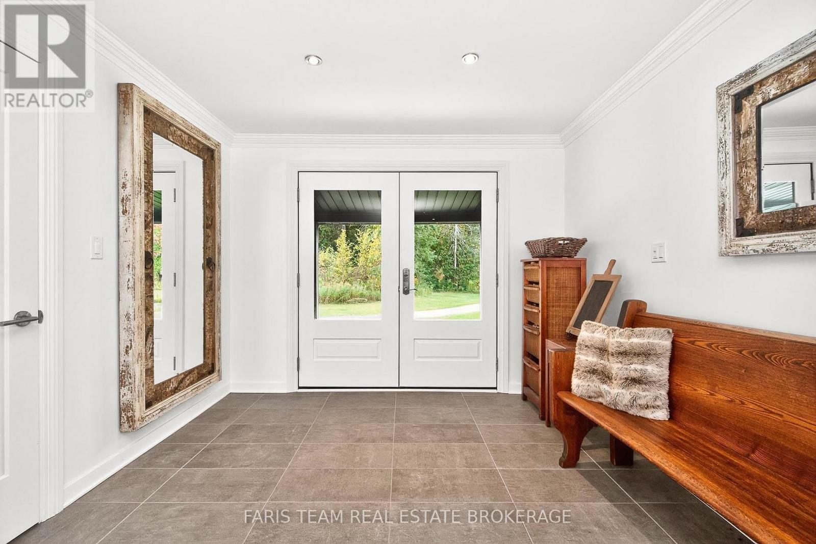 1076 Beaver Lane, Springwater, ON