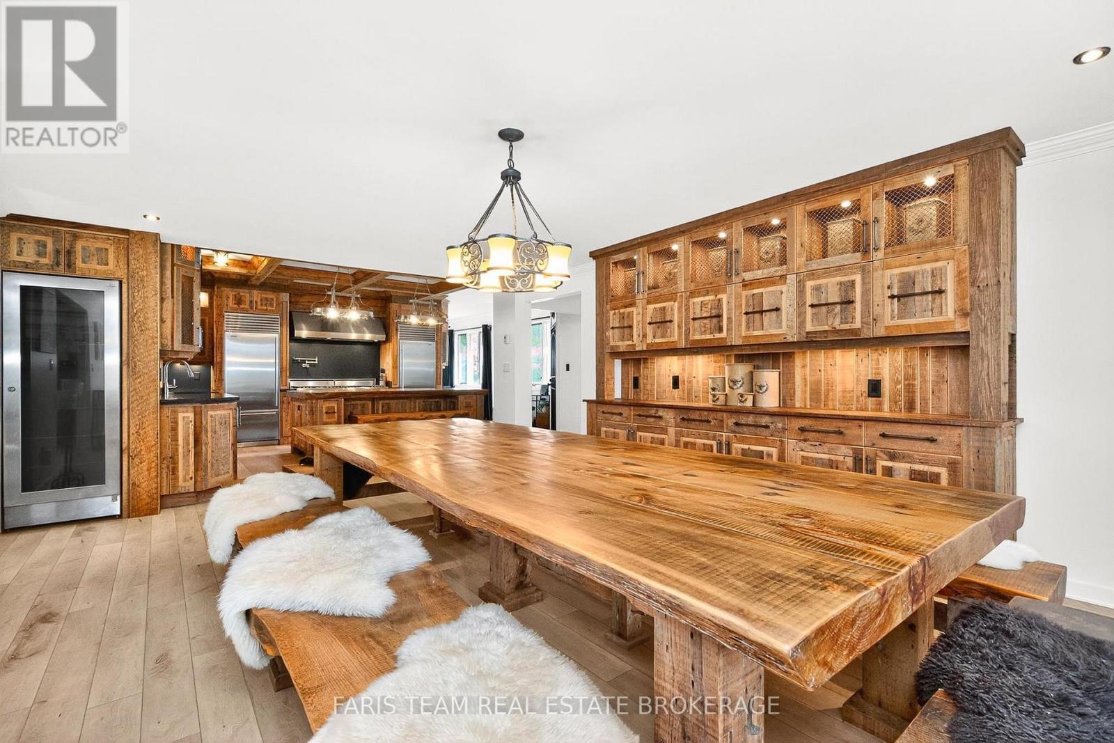 1076 Beaver Lane, Springwater, ON