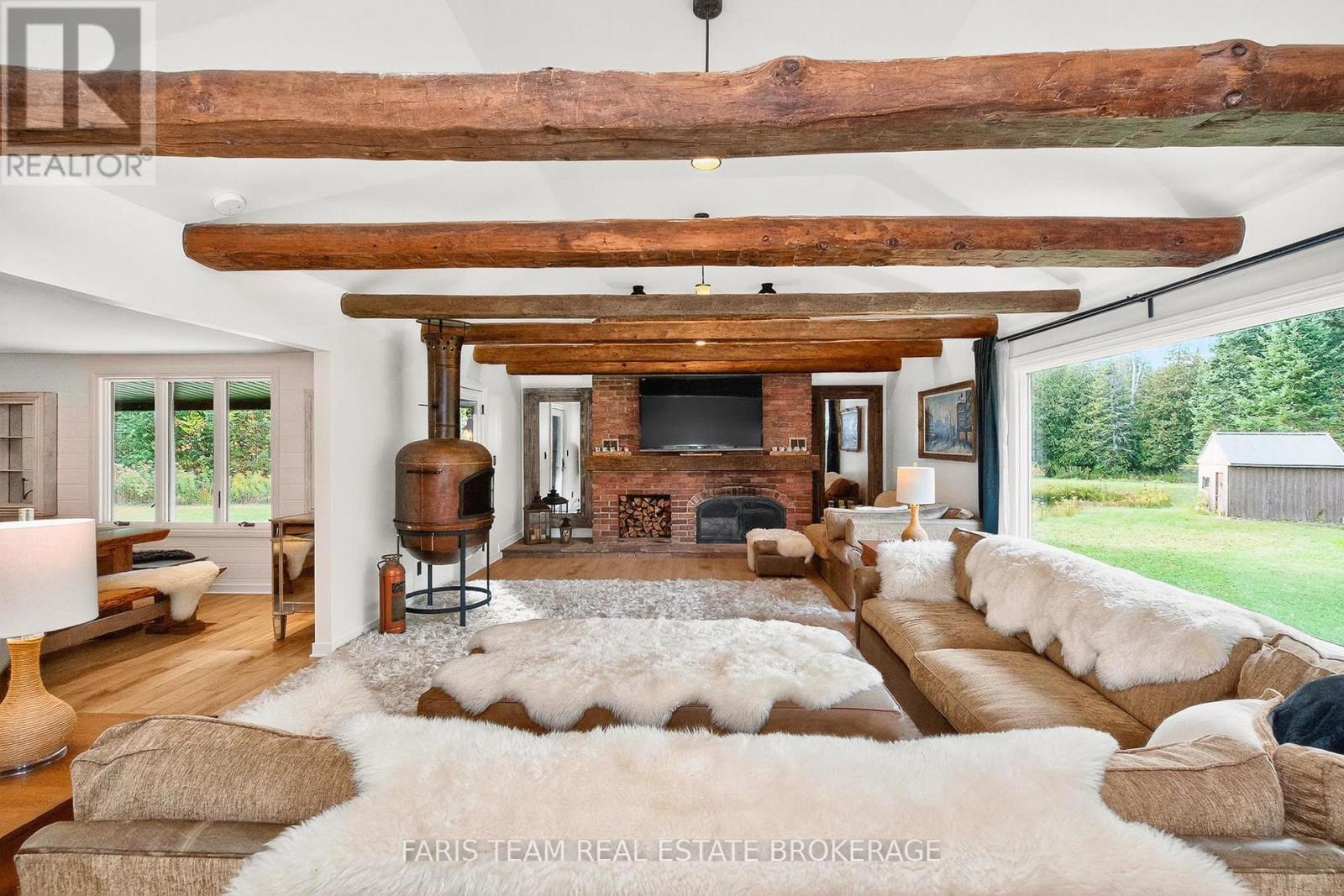 1076 Beaver Lane, Springwater, ON