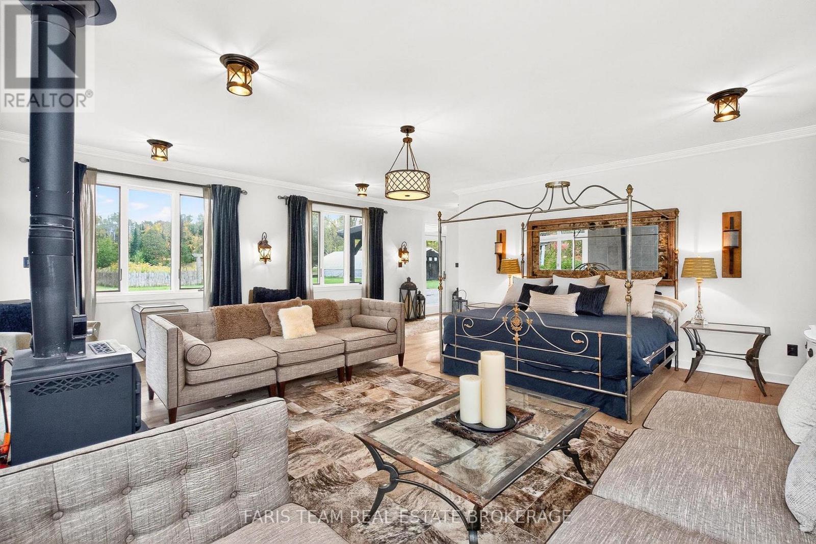 1076 Beaver Lane, Springwater, ON