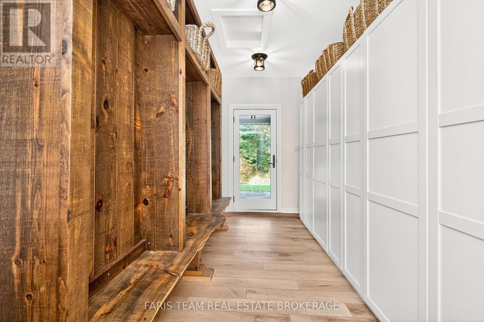 1076 Beaver Lane, Springwater, ON