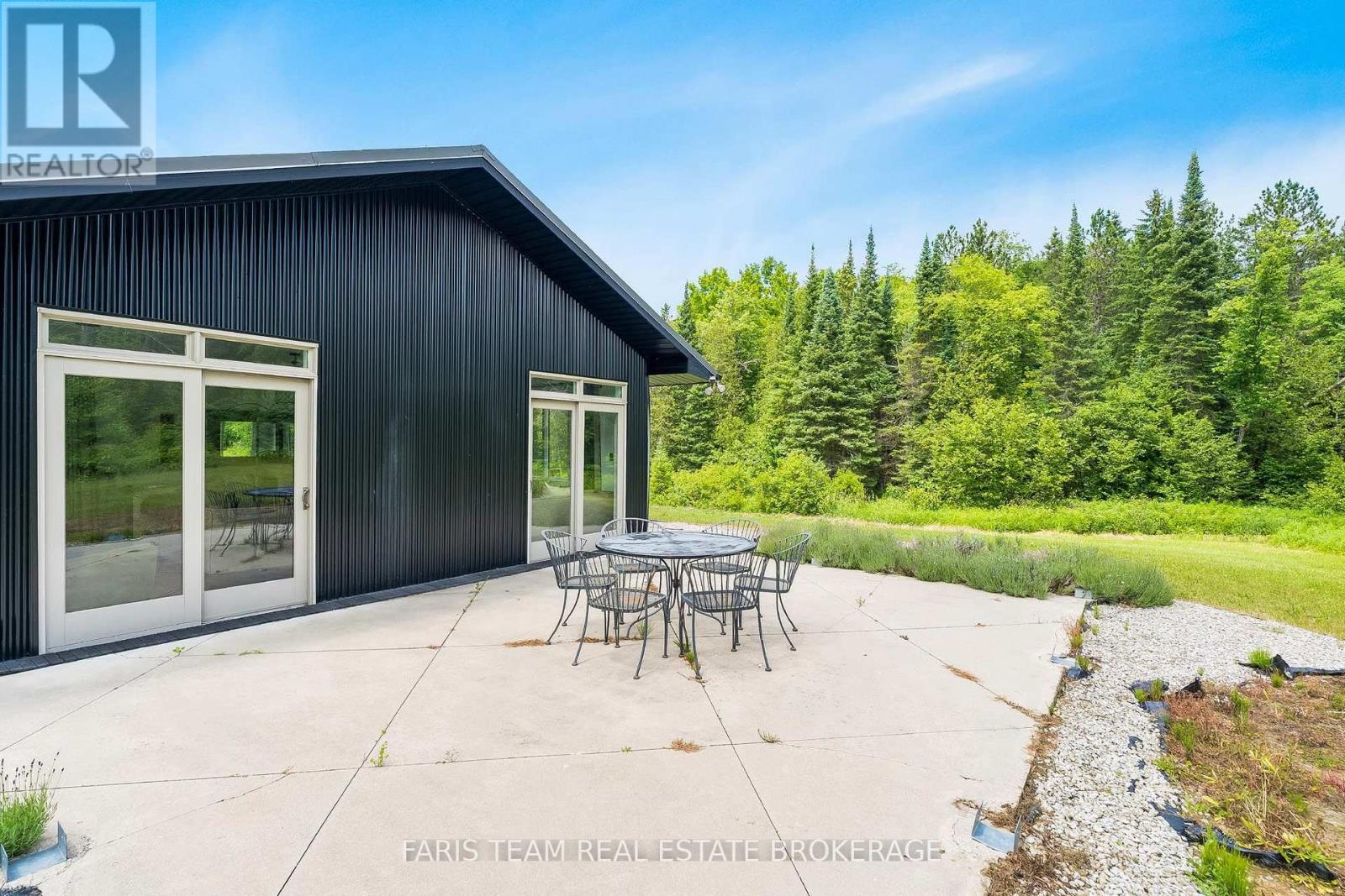 1076 Beaver Lane, Springwater, ON