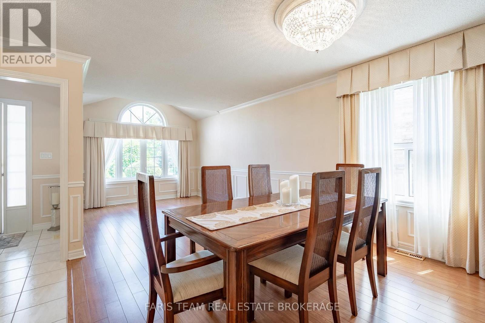 157 Emms Drive, Barrie, ON - Indoor Photo Showing Dining Room
