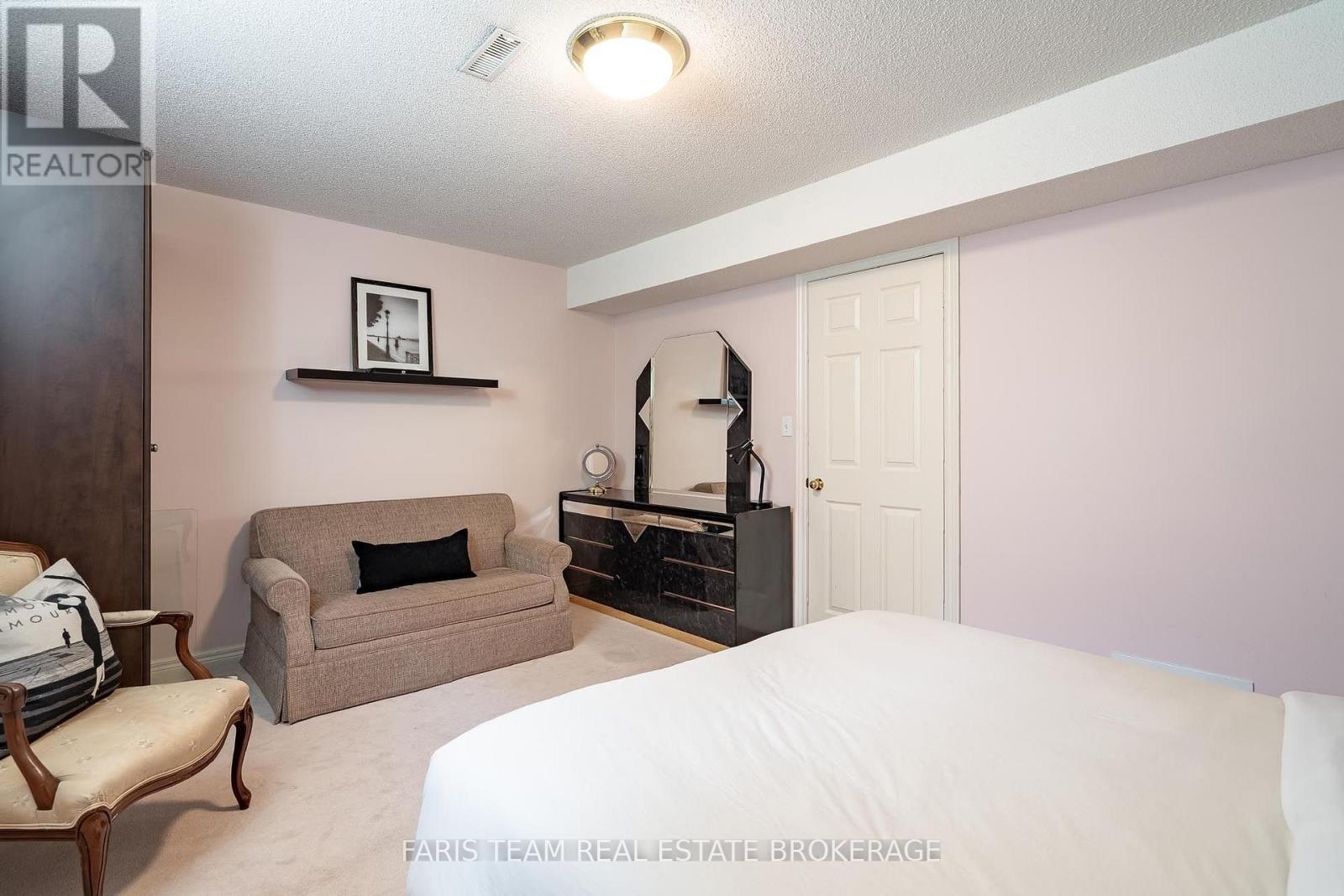 157 Emms Drive, Barrie, ON - Indoor Photo Showing Bedroom