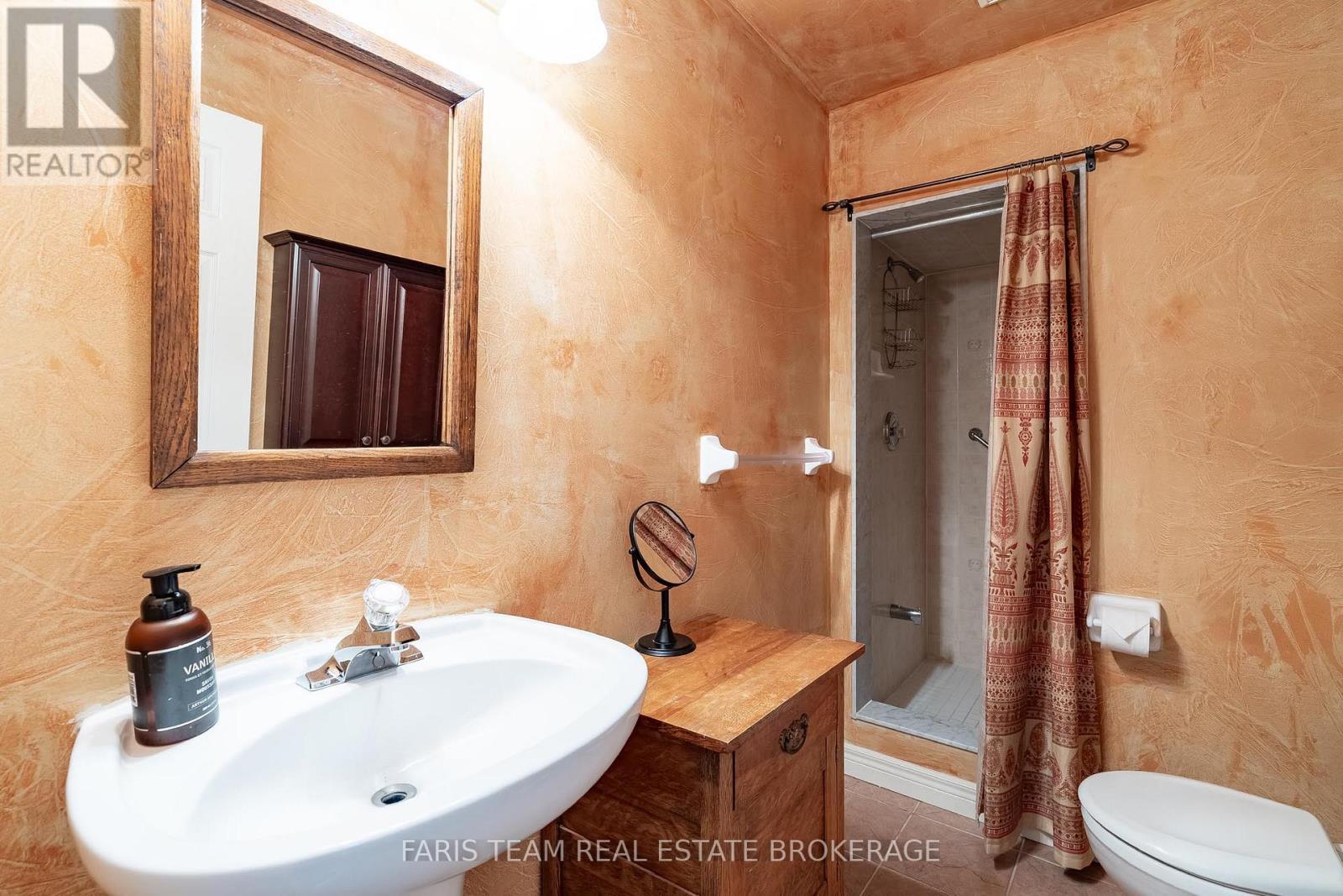 157 Emms Drive, Barrie, ON - Indoor Photo Showing Bathroom