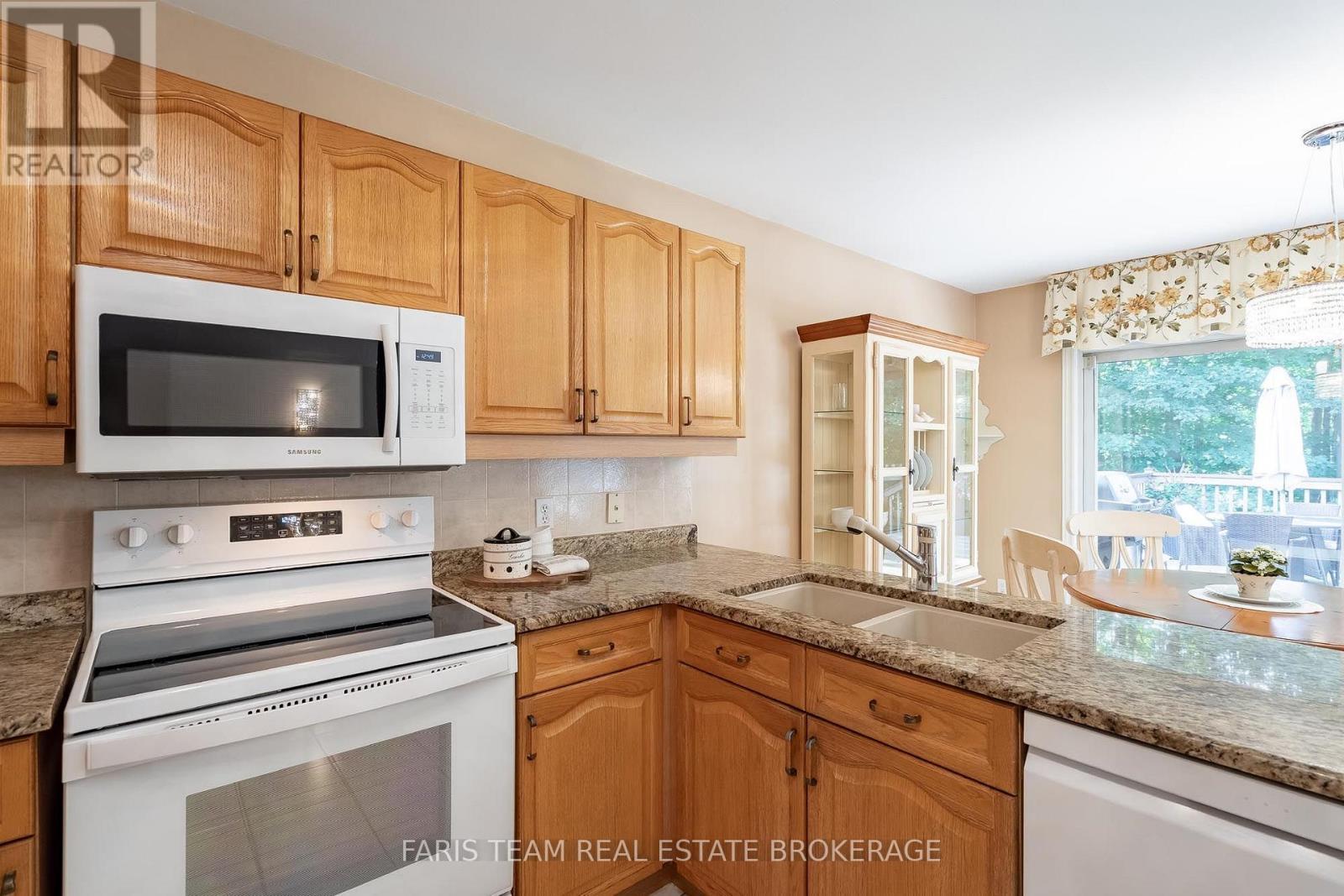 157 Emms Drive, Barrie, ON - Indoor Photo Showing Kitchen With Double Sink