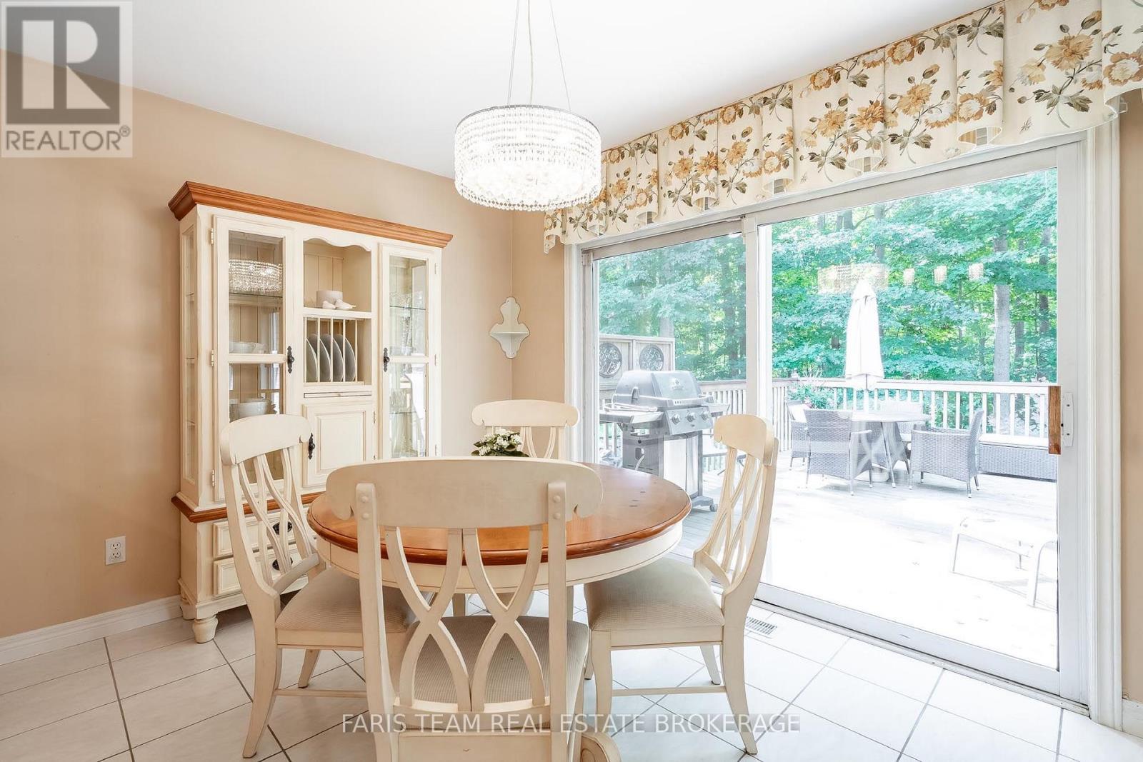 157 Emms Drive, Barrie, ON - Indoor Photo Showing Dining Room