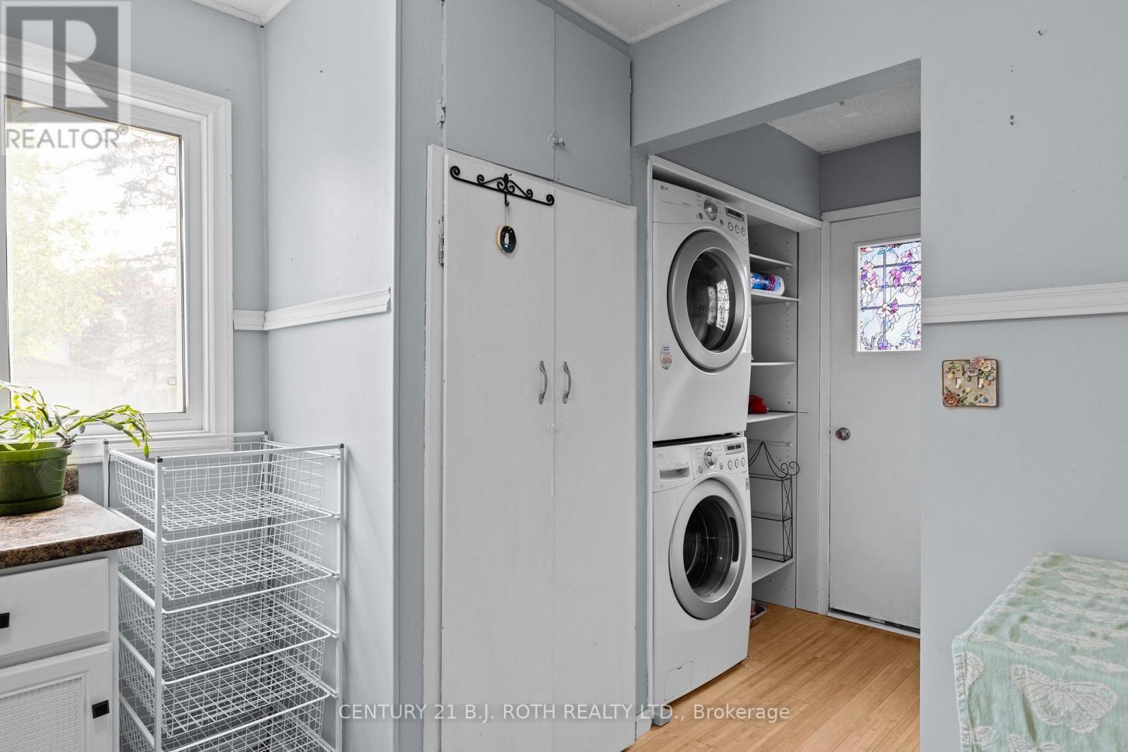 10 Andrea Crescent, Orillia, ON - Indoor Photo Showing Laundry Room