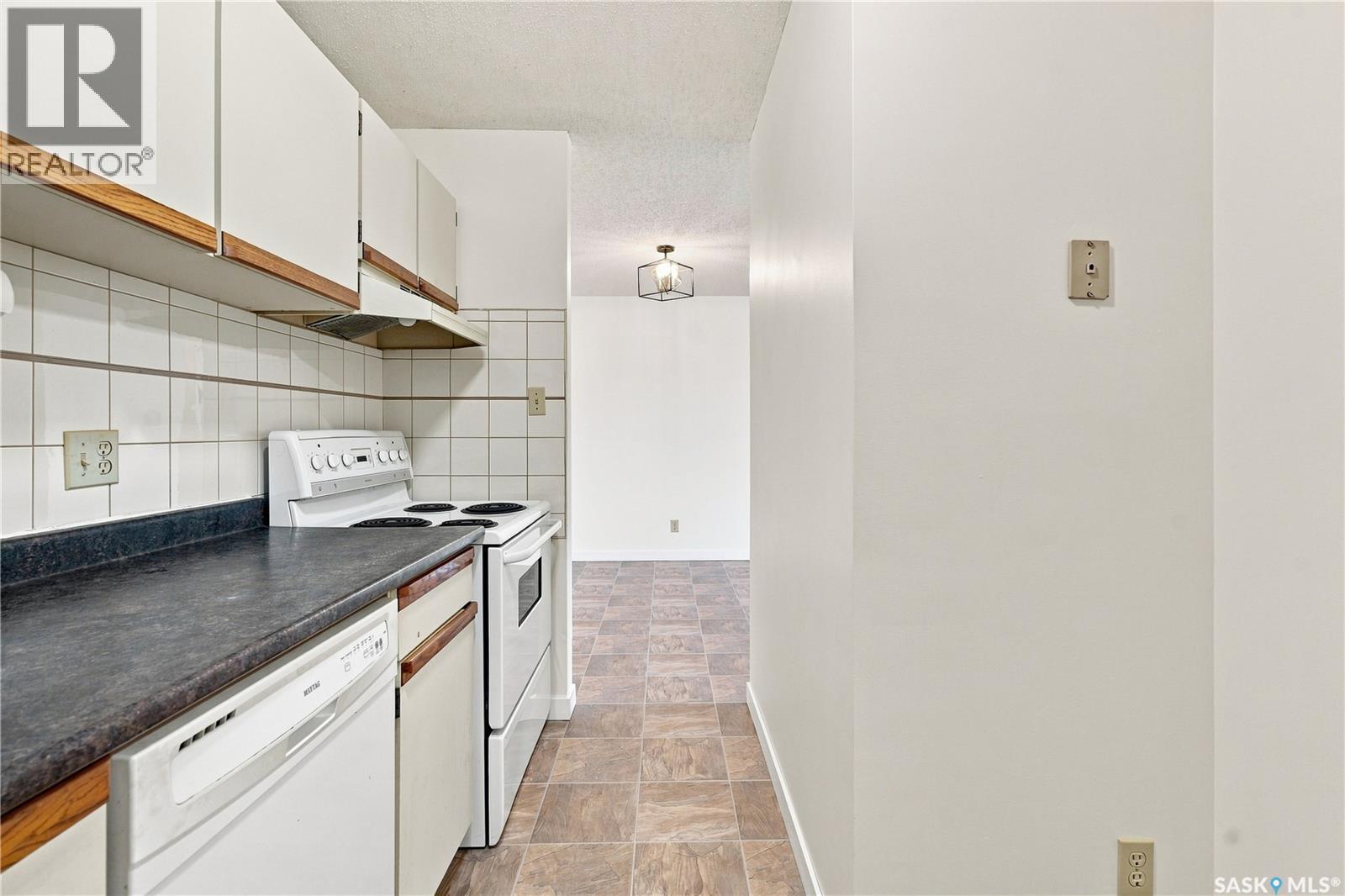302 345 Kingsmere Boulevard, Saskatoon, SK - Indoor Photo Showing Kitchen
