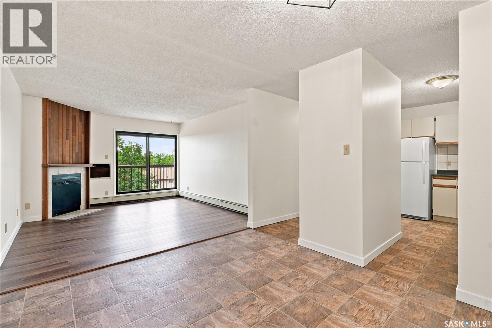 302 345 Kingsmere Boulevard, Saskatoon, SK - Indoor With Fireplace
