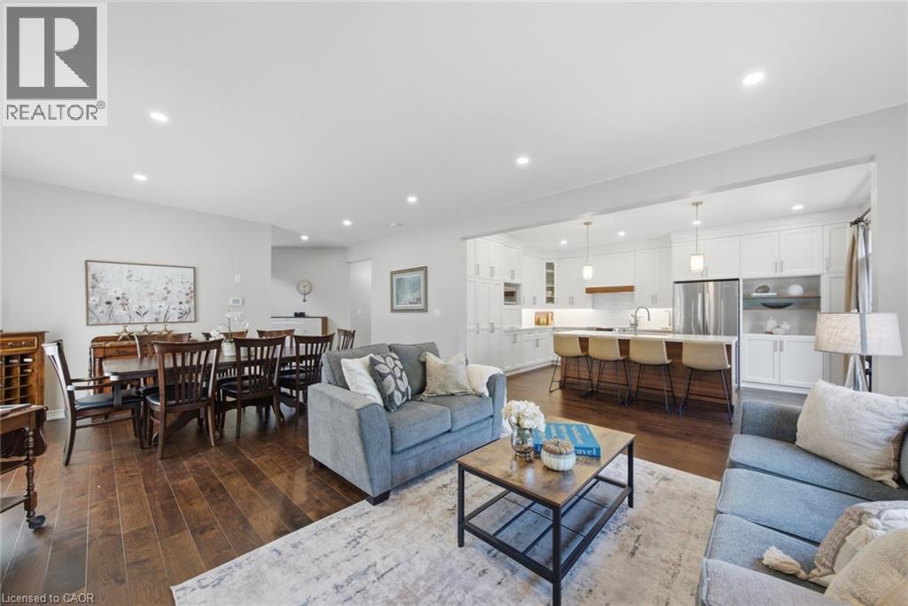 401 Valridge Drive, Ancaster, ON - Indoor Photo Showing Living Room