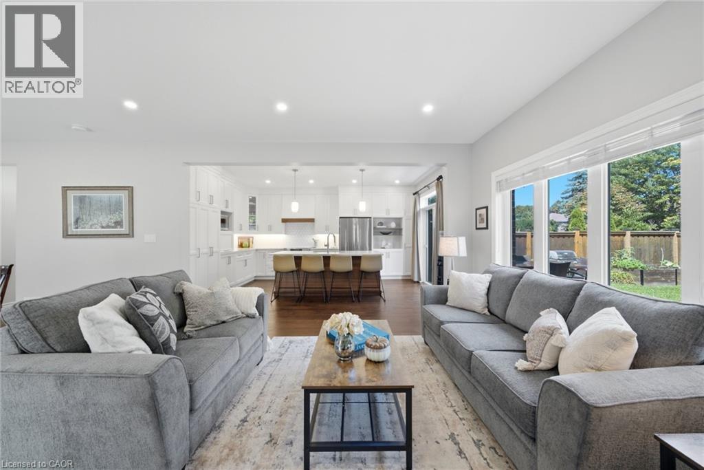 401 Valridge Drive, Ancaster, ON - Indoor Photo Showing Living Room