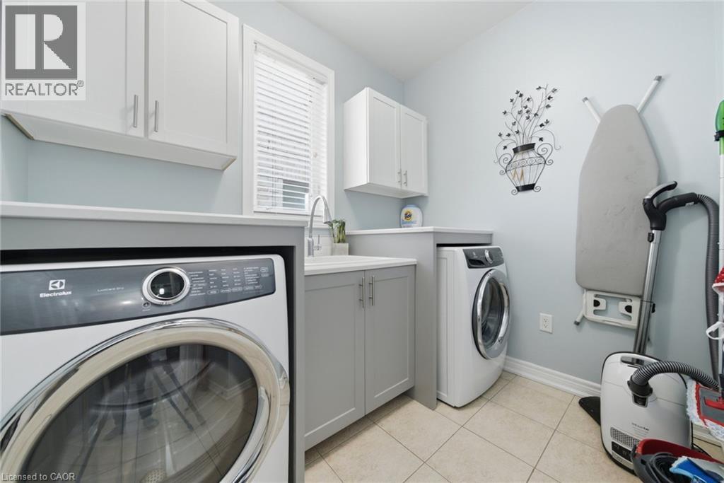 401 Valridge Drive, Ancaster, ON - Indoor Photo Showing Laundry Room