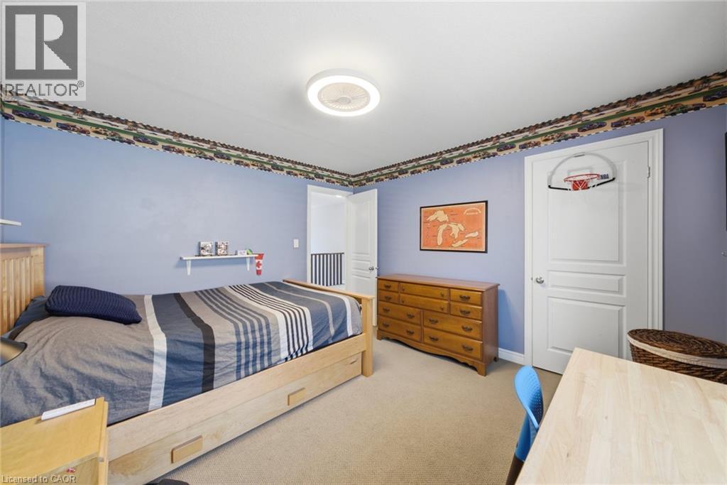 401 Valridge Drive, Ancaster, ON - Indoor Photo Showing Bedroom