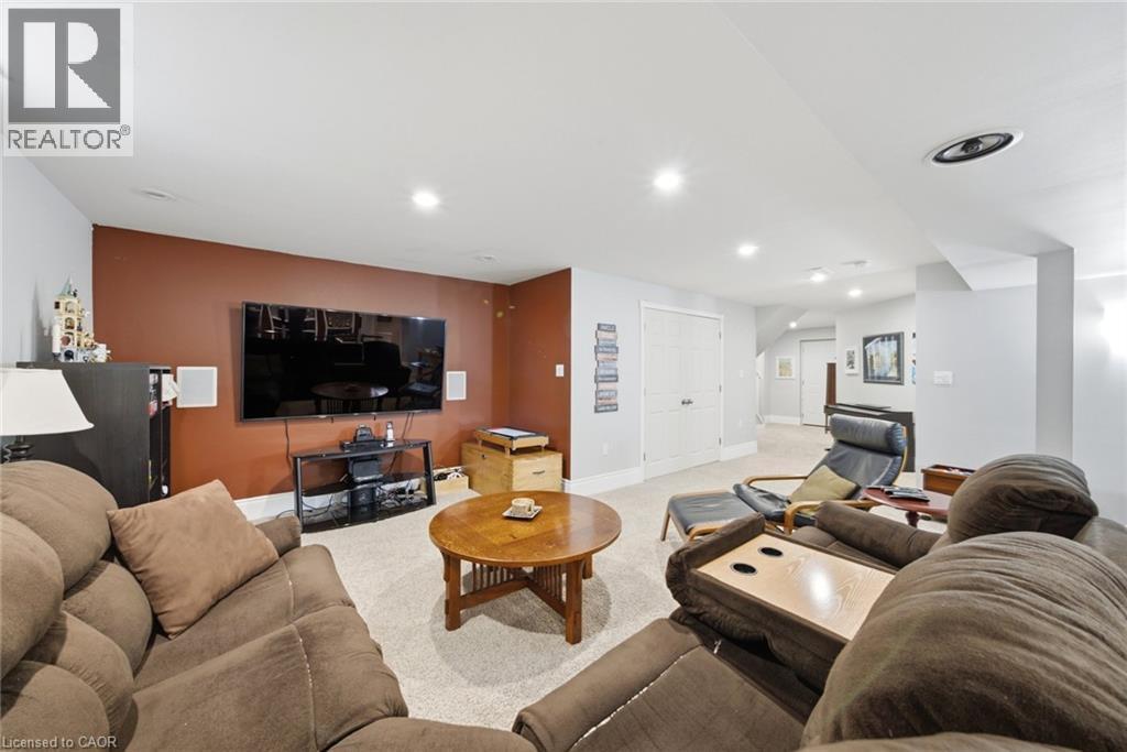 401 Valridge Drive, Ancaster, ON - Indoor Photo Showing Living Room