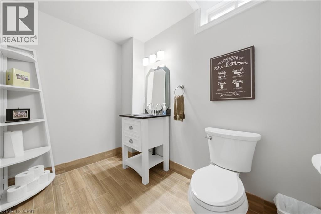 401 Valridge Drive, Ancaster, ON - Indoor Photo Showing Bathroom