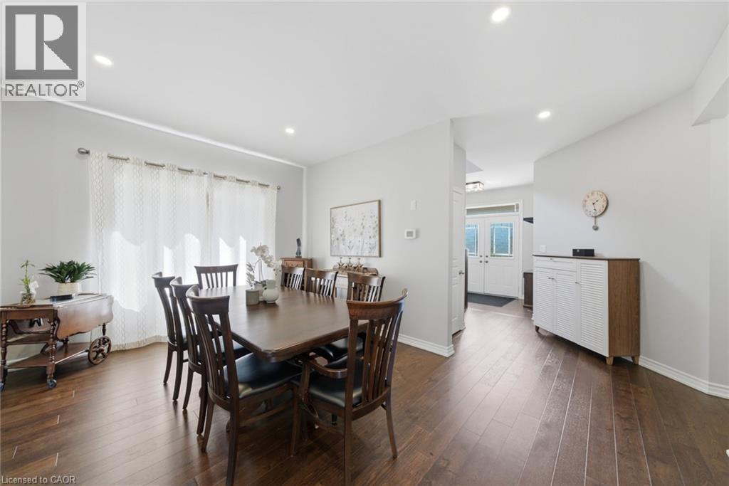 401 Valridge Drive, Ancaster, ON - Indoor Photo Showing Dining Room